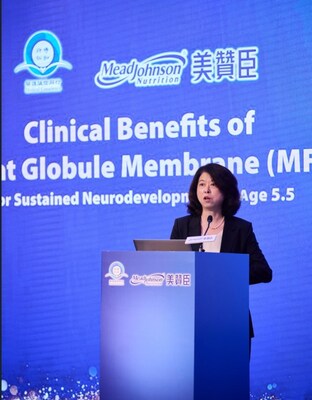 美贊臣中國研發與質量食品安全負責人熊輝女士指出,美贊臣致力科研創新,推動母乳黃金膜 (MFGM) 應用,為嬰幼兒提供優質營養支持。 美贊臣中國研發與質量食品安全負責人熊輝女士指出,美贊臣致力科研創新,推動母乳黃金膜 (MFGM) 應用,為嬰幼兒提供優質營養支持。