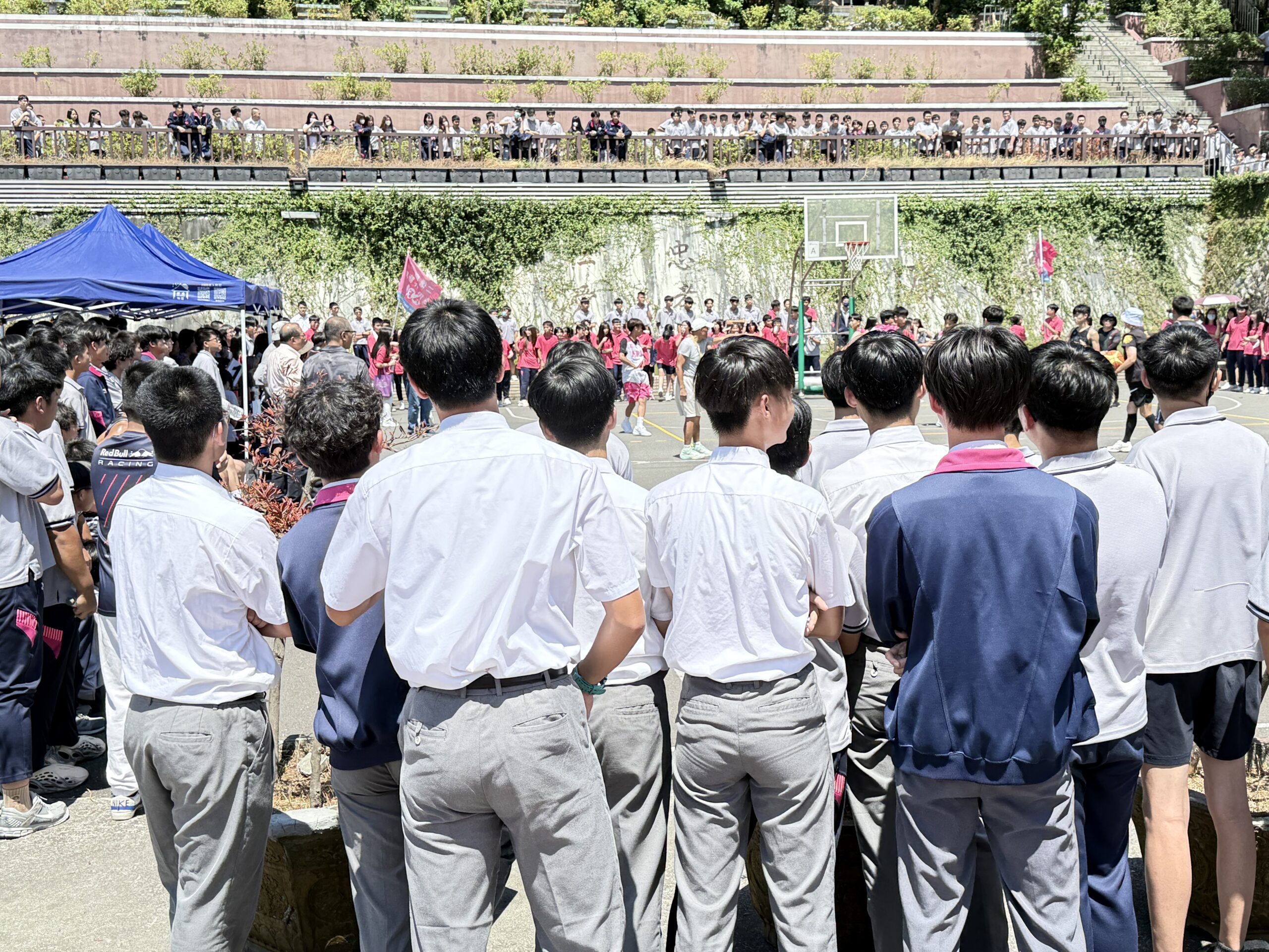 二信高中科籃熱血登場學生展現熱情與活力 4 3CD04589 74C4 4EBE 84E7 E855309FC560 scaled