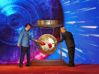 Dr. HON, David Tak Wei, Chairman of DAHON TECH, rang the opening bell. Dr. HON, David Tak Wei, Chairman of DAHON TECH, rang the opening bell.