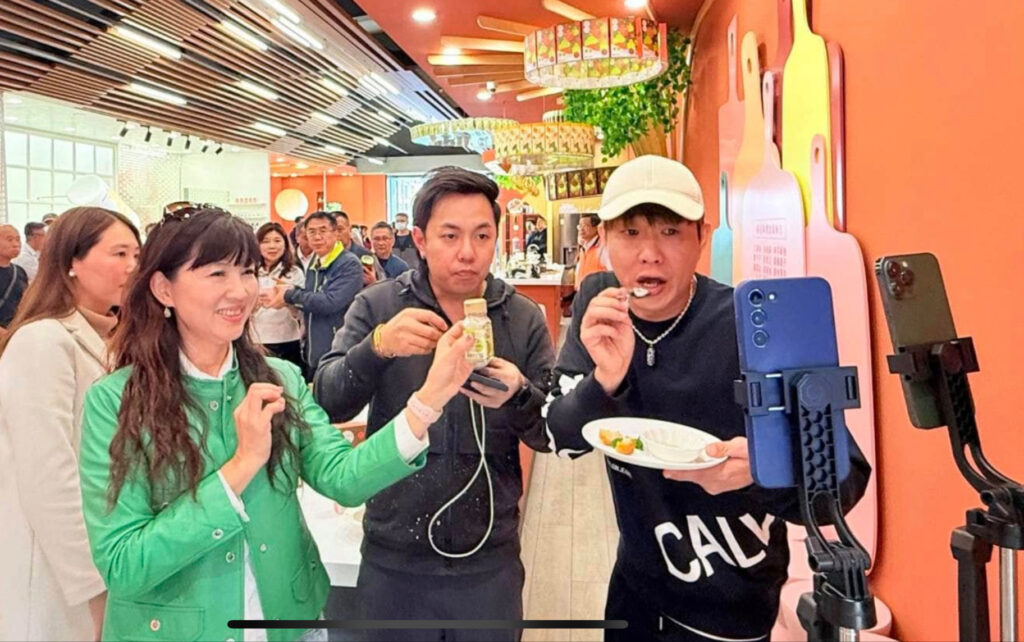 Didigo.app 攜手 DGZ ASIA 與奧達傳媒 打造跨境直播基地 iPhone 17 Pro 限量首賣引爆熱潮 1 F418E394 AE75 4EEF A974 832DF146F989