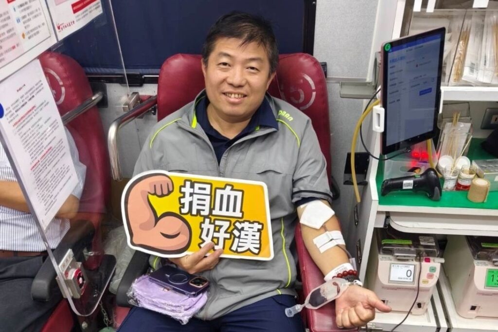 內湖警捲起袖子熱捐血 交安宣導更入心 3 MEITU 20250909 102748768