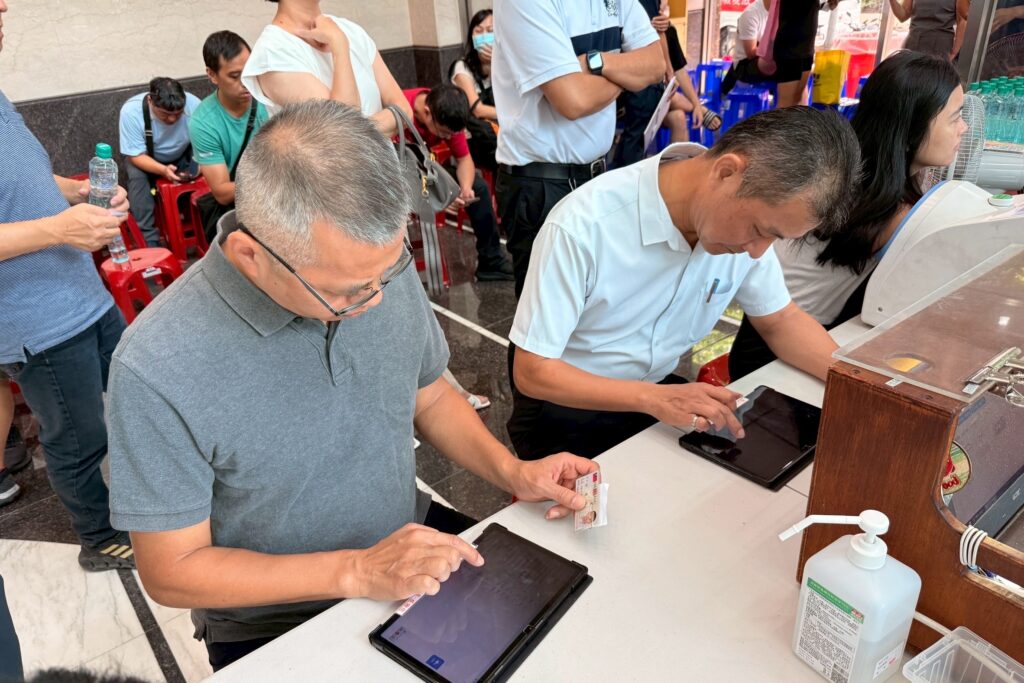 內湖警捲起袖子熱捐血 交安宣導更入心 4 MEITU 20250909 102821303