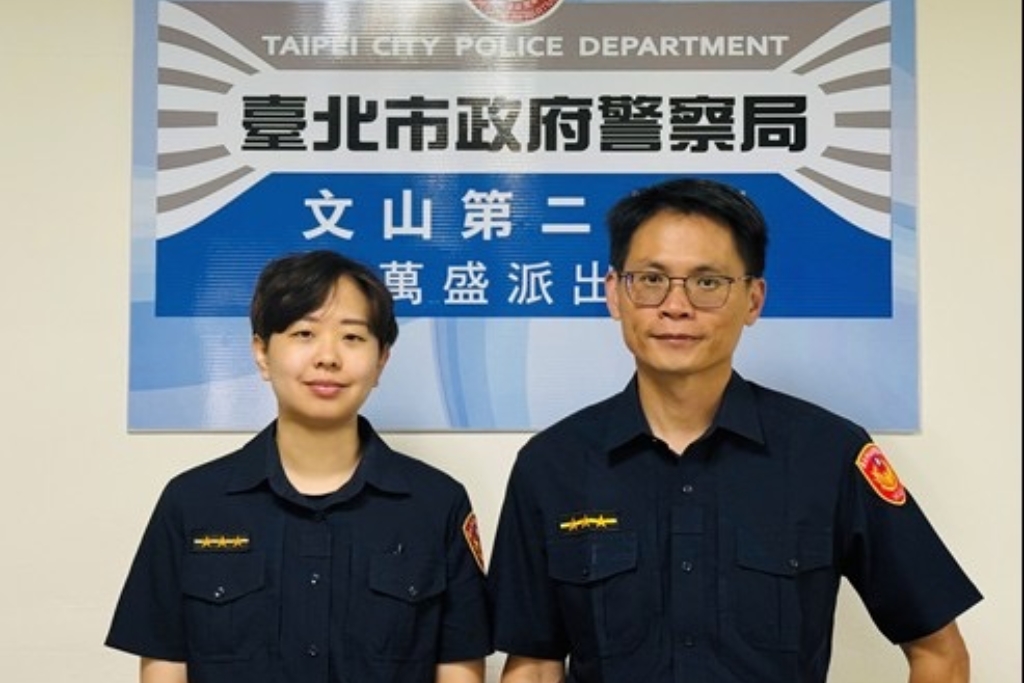 自小客突 刁車 馬路中 文二警奮力推車排除狀況 1 MEITU 20250911 121116067 1