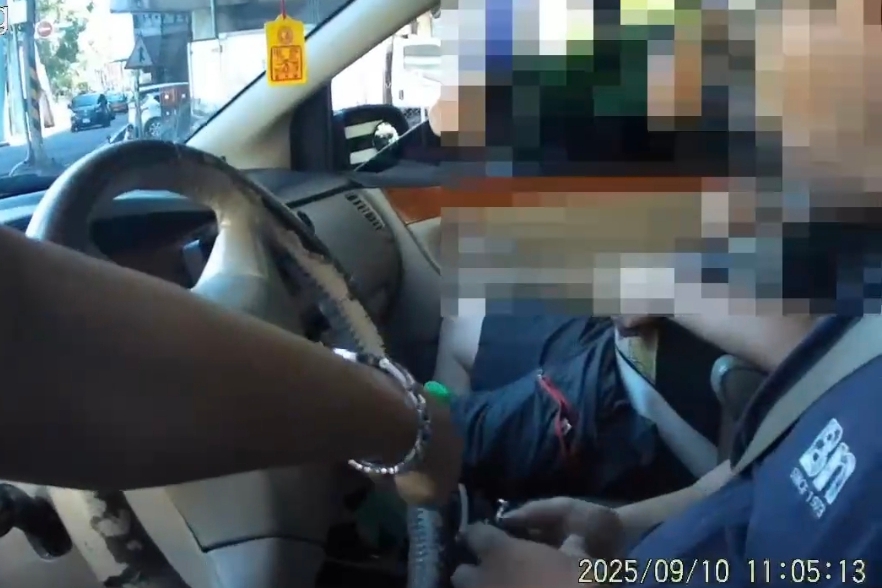 眼尖員警識破藏毒 強勢壓制查獲送辦 4 MEITU 20250911 180605098