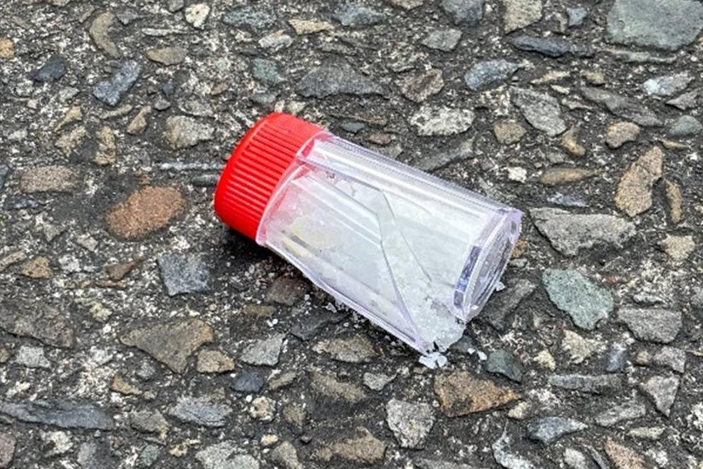 男子訪友違停遇盤查 慌張丟毒仍遭警識破送辦 2 MEITU 20250916 083113391