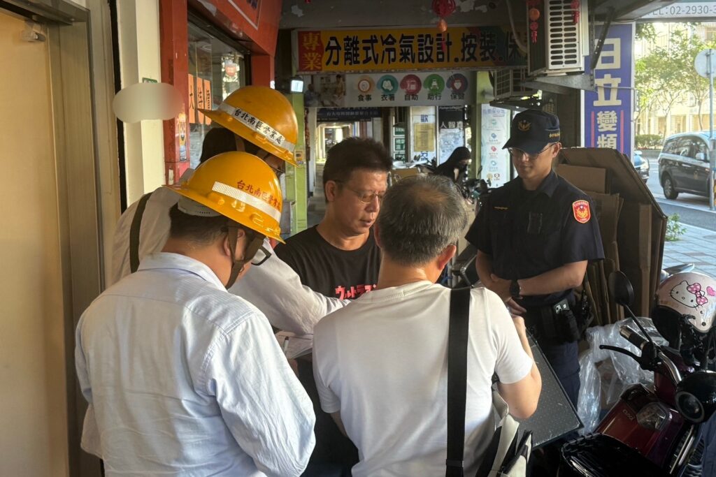 文二警鐵腕掃色情 文教區養生館遭北市府斷水斷電 2 MEITU 20250916 084154016