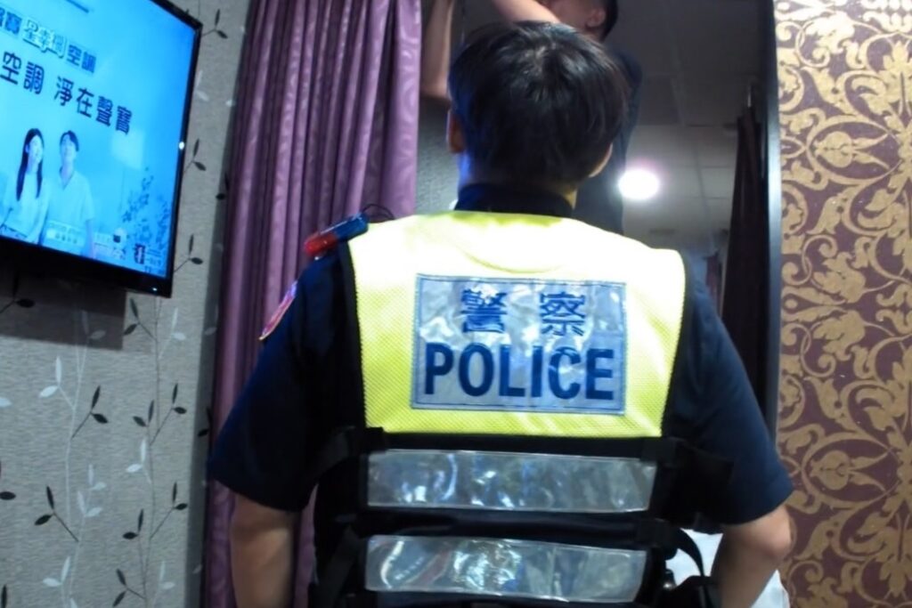 文二警鐵腕掃色情 文教區養生館遭北市府斷水斷電 1 MEITU 20250916 084209089