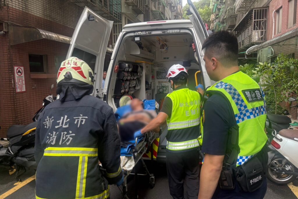 公司憂員工失聯報警 瑞芳員警機警協同消防破門救人 1 MEITU 20250919 110918033