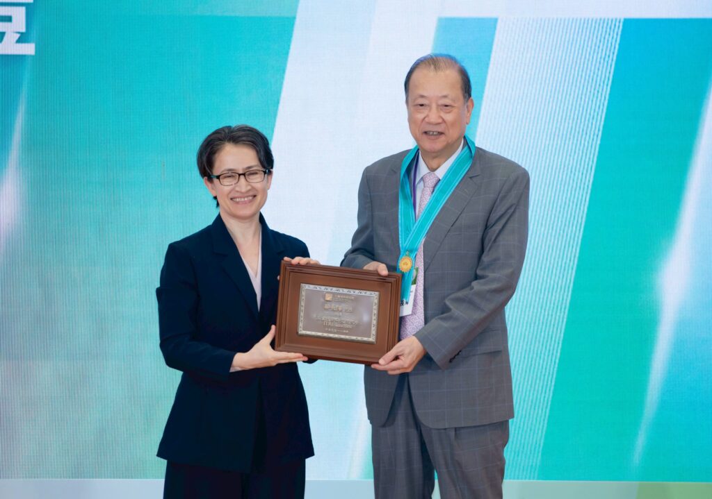 醫療、教育、藝術貢獻卓越 中醫大暨醫療體系董事長蔡長海榮膺工研院院士 1 S 60670141 0