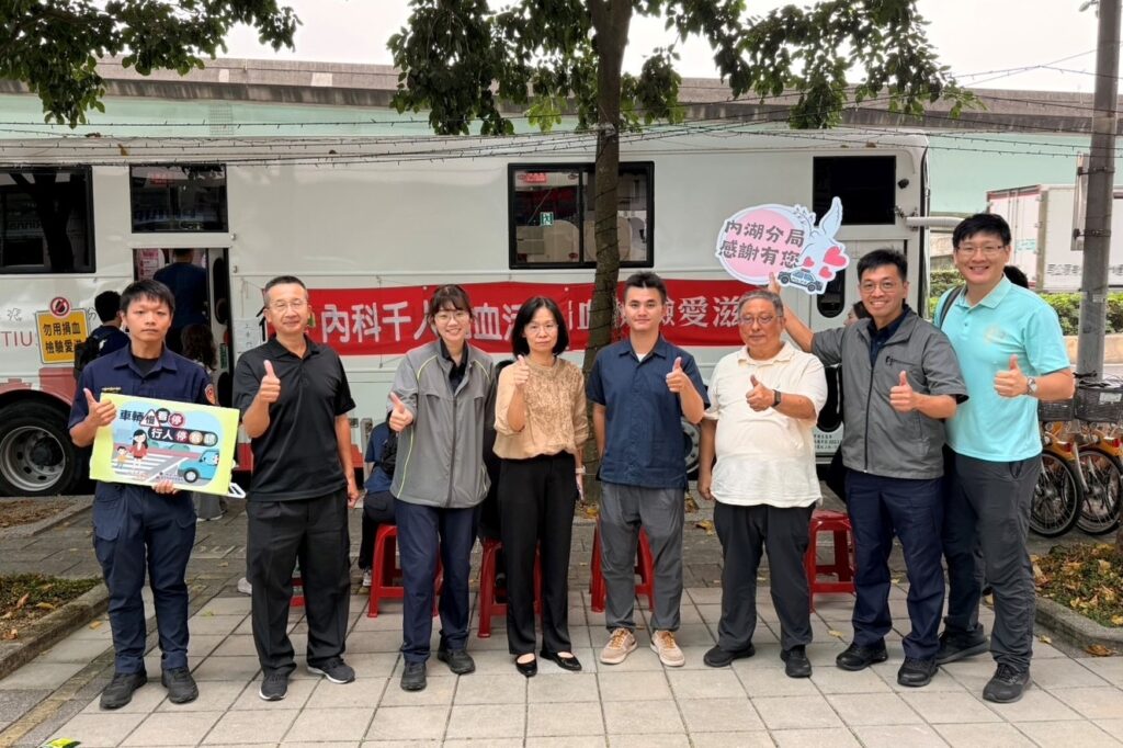 內湖警捲起袖子熱捐血 交安宣導更入心 1 %E4%B8%80 22