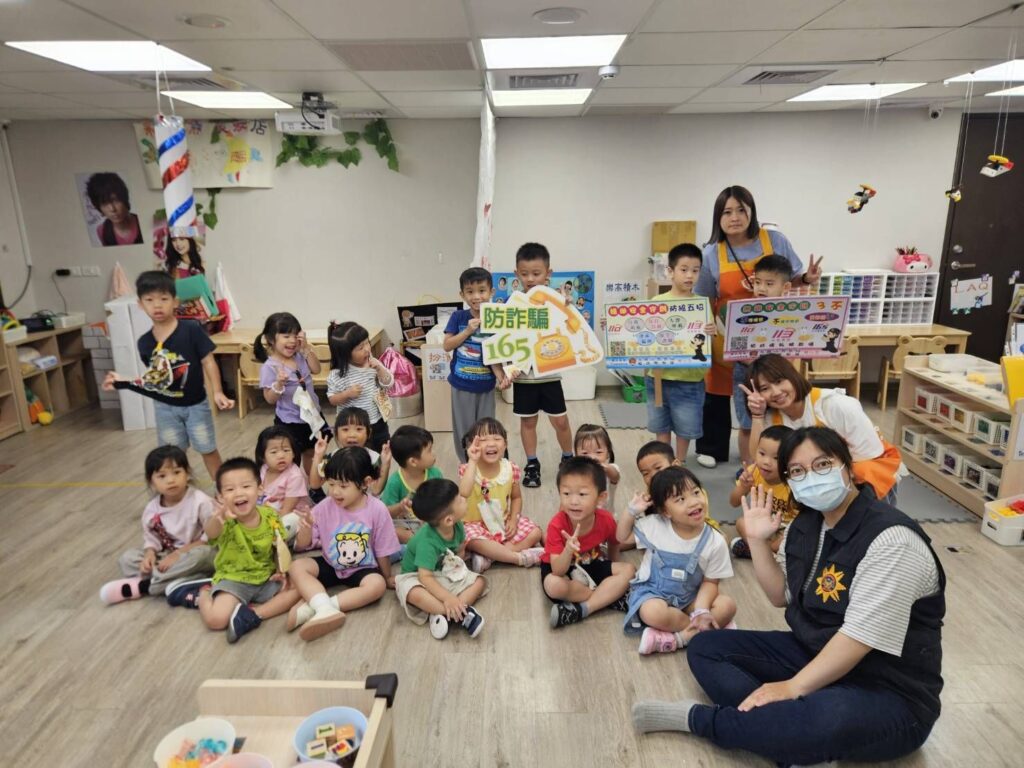 波麗士走入教保中心 攜親子說故事 開心體驗小警察 7 %E4%B8%80 56
