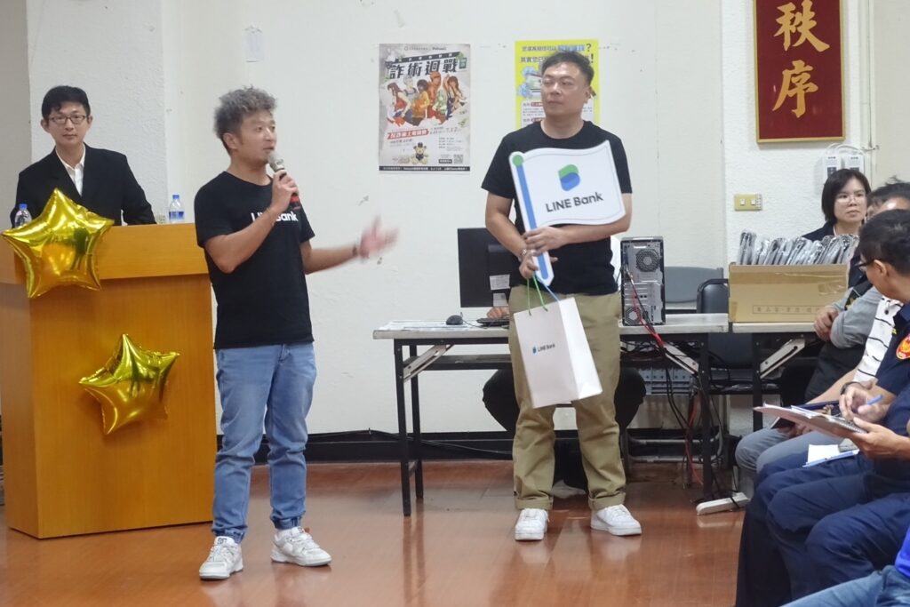 文一警結合LINE Bank 舉辦社區治安暨校安座談 反毒識詐 警民和諧交流 3 %E4%B8%89 9