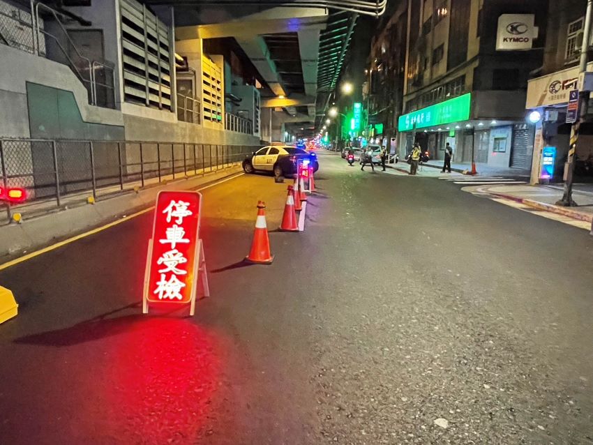 守護夜間安寧 中和警鐵腕取締改裝噪音車輛 2 《圖說》中和分局強調將持續強化攔停及取締力道,讓民眾安全、安心、安寧享有靜謐的夜晚。〈中和分局提供〉