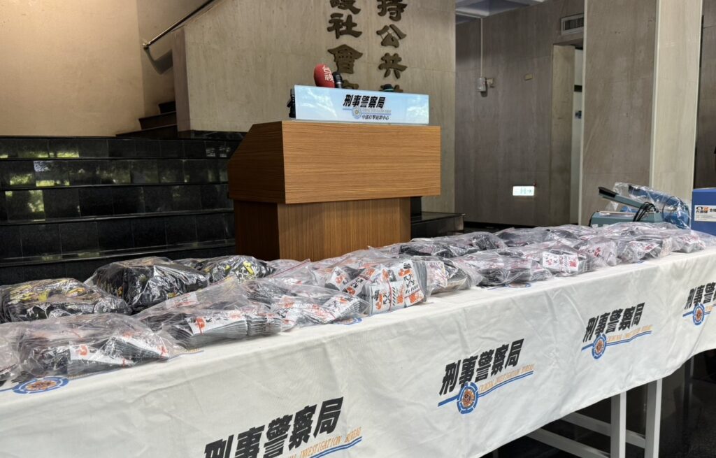 %E4%BA%8C%E7%94%B7%E5%AD%90%E4%B8%89%E5%90%88%E9%99%A2%E8%A3%BD%E9%80%A0%E5%88%86%E8%A3%9D%E8%AD%A6%E6%96%B9%E6%9F%A5%E6%8A%84%E4%BA%8C%E5%8D%83%E9%A4%98%E5%8C%85%E6%AF%92%E5%93%81