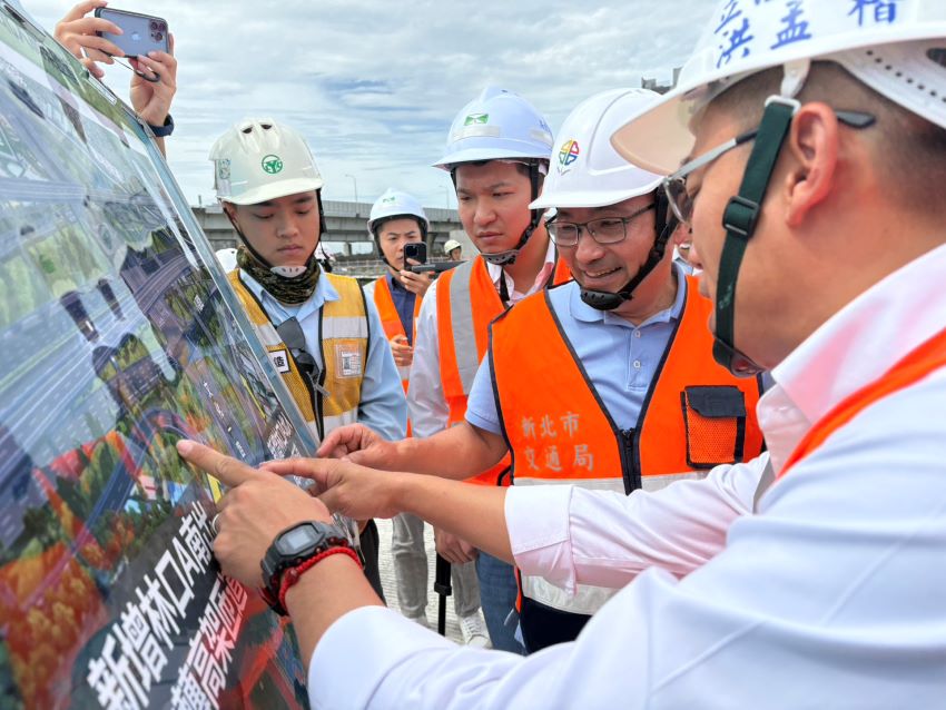 《圖說》侯友宜市長今日視察「國道1號林口交流道南出北入匝道改善工程」。〈交通局提供〉