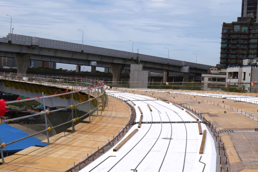 《圖說》國道1號林口交流道南出北入匝道改善工程進度超前。〈交通局提供〉