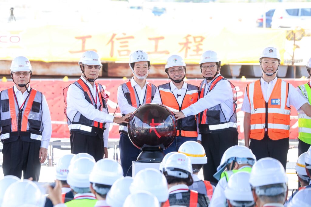 %E4%BE%AF%E5%8F%8B%E5%AE%9C%E5%87%BA%E5%B8%AD%E3%80%8C%E6%B7%A1%E6%B1%9F%E5%A4%A7%E6%A9%8B%E3%80%8D%E5%90%88%E9%BE%8D%E5%85%B8%E7%A6%AE