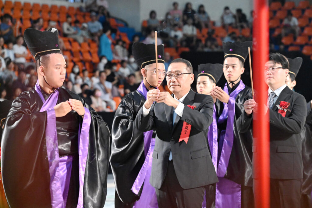 %E4%BE%AF%E5%8F%8B%E5%AE%9C%E8%A1%A8%E7%A4%BA%EF%BC%8C%E6%96%B0%E5%8C%97%E5%B8%82%E5%B0%87%E6%8C%81%E7%BA%8C%E6%89%93%E9%80%A0%E5%8F%8B%E5%96%84%E6%95%99%E8%82%B2%E7%92%B0%E5%A2%83%EF%BC%8C%E5%B0%87%E5%B0%8A%E5%B8%AB%E9%87%8D%E9%81%93%E7%9A%84%E7%B2%BE%E7%A5%9E%E8%9E%8D%E5%85%A5%E5%93%81%E5%BE%B7%E6%95%99%E8%82%B2