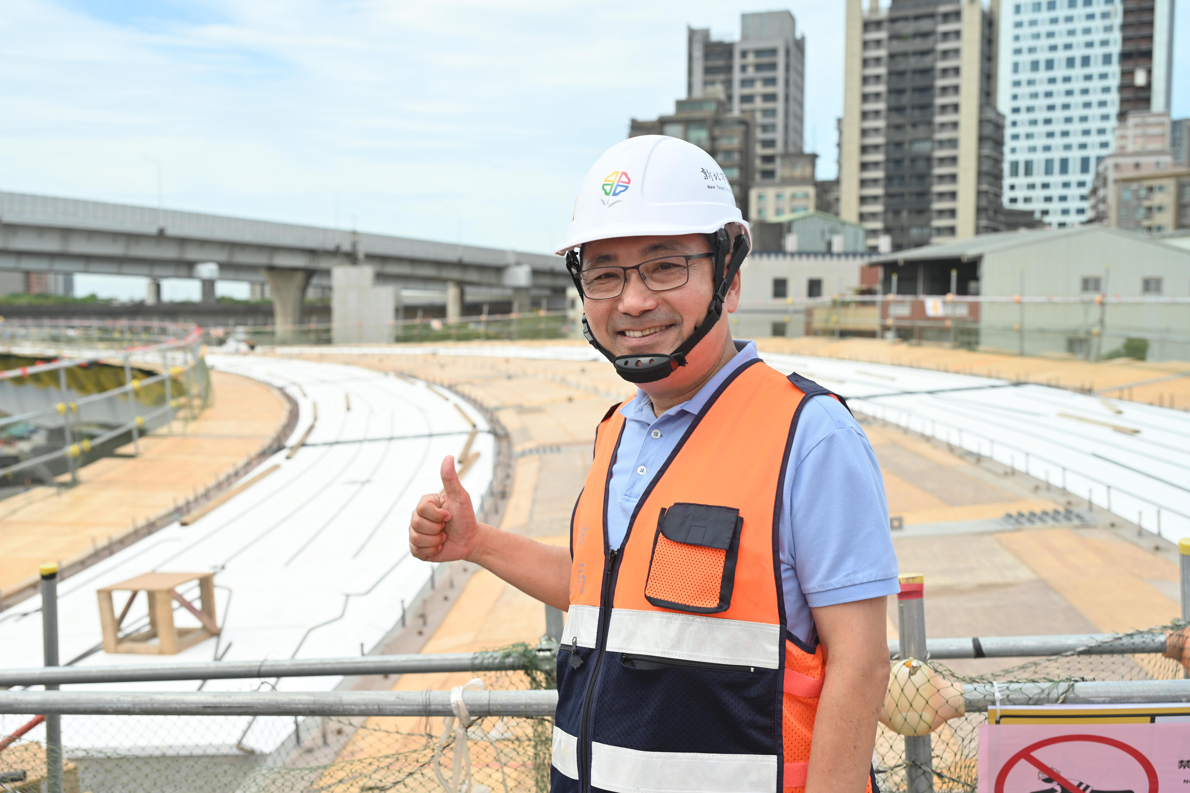 侯友宜說，新北市正全力推動四大交流道建設，除了林口交流道之外，「國道3號增設金城交流道工程」、「國道3號中和交流道改善工程」及「國道1號五股交流道北出匝道工程」皆持續進行