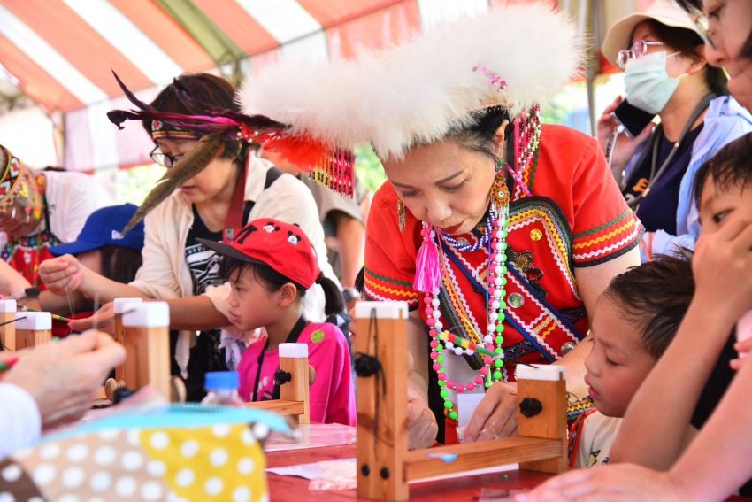 寓教於樂族群共榮 中和原民歲時祭儀熱鬧登場 1 《圖說》中和區114年度「原住民族歲時祭儀」活動,不只達到娛樂及教育的效果,也達到族群共榮的目的。〈中和區公所提供〉