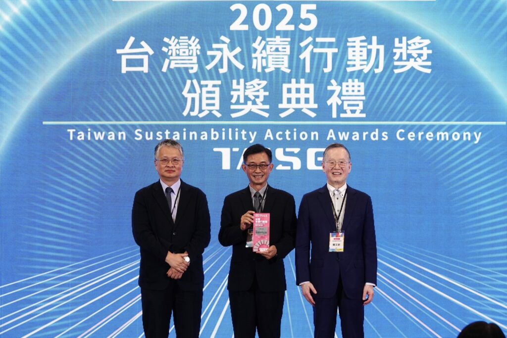 %E5%9C%96%E8%AA%AA%E4%B8%80%EF%BC%8C%E6%9D%B1%E6%B5%B7%E5%A4%A7%E5%AD%B8%E6%A6%AE%E7%8D%B2%E7%AC%AC%E4%BA%94%E5%B1%86%E3%80%8CTSAA%E5%8F%B0%E7%81%A3%E6%B0%B8%E7%BA%8C%E8%A1%8C%E5%8B%95%E7%8D%8E%E3%80%8D%E9%9B%99%E9%87%91%EF%BC%8C%E5%8B%9E%E4%BD%9C%E6%95%99%E8%82%B2%E6%9A%A8%E7%A4%BE%E6%9C%83%E5%AF%A6%E8%B8%90%E8%99%95%E5%8D%93%E9%80%B8%E6%B0%91