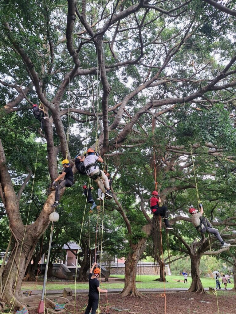 %E5%9C%96%E8%AA%AA%E5%9B%9B%EF%BC%8C%E5%9C%96%E7%82%BA%E6%94%80%E6%A8%B9%E9%AB%94%E9%A9%97%E8%88%87%E6%A8%B9%E5%86%A0%E7%94%9F%E7%89%A9%E5%AD%B8%E8%AA%B2%E7%A8%8B%E3%80%82%E9%80%8F%E9%81%8E%E6%88%B6%E5%A4%96%E5%AF%A6%E4%BD%9C%E3%80%81%E5%B7%A5%E4%BD%9C%E5%9D%8A%E7%AD%89%E5%A4%9A%E5%85%83%E5%BD%A2%E5%BC%8F%EF%BC%8C%E6%B7%B1%E5%8C%96%E6%B0%B8%E7%BA%8C