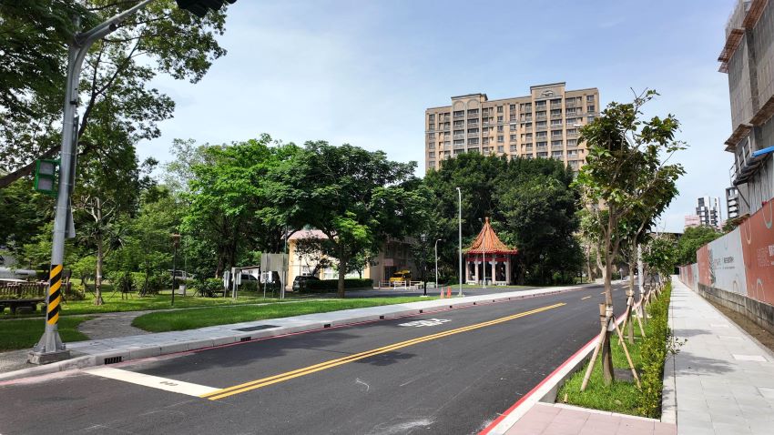 《圖說》土城區『頂福安居』社會住宅基地南側12公尺計畫道路開闢（含雨水箱涵設置）工程，秉持資源循環與環境永續的理念榮獲2025年國家卓越建設獎評選為「最佳規劃設計類優質獎」。〈工務局提供〉