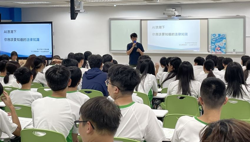 《圖說》新北市樟樹國際實創高中教務主任湯凱任致詞。〈政風處提供〉