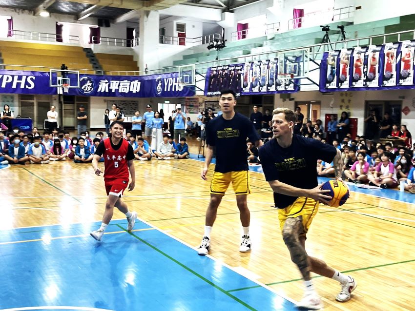 《圖說》三對三活力四射。〈教育局提供〉