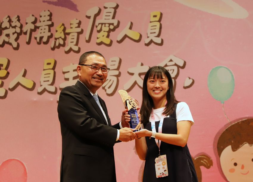 《圖說》中和幼兒園林昀老師榮獲績優教師，展現新北幼教的專業典範。〈教育局提供〉