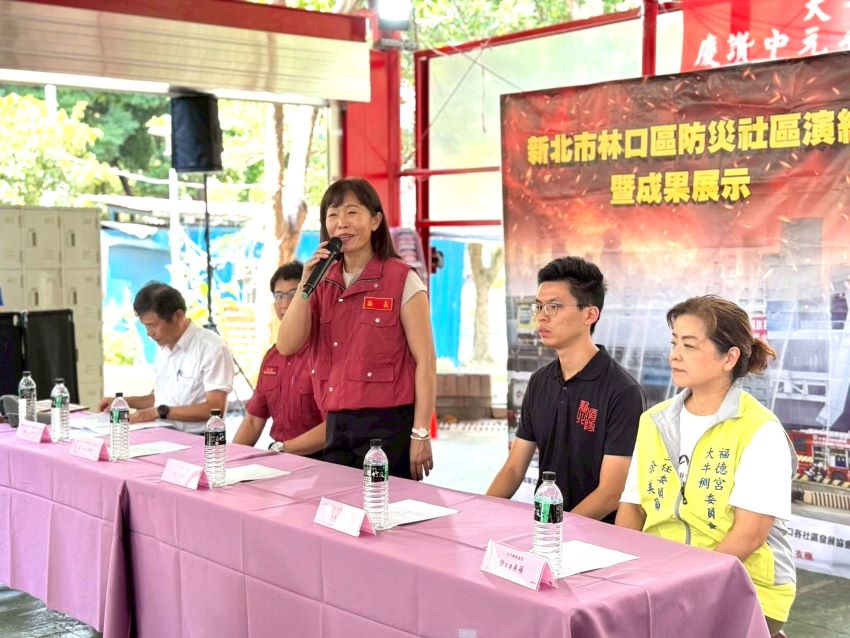 住商混合困境逃生 林口麗林里災防演練展成果 1 《圖說》林口鄭淑敏區長針對演練後進行檢討及勉勵,感謝大家為社區努力培訓防災知識。〈林口區公所提供〉