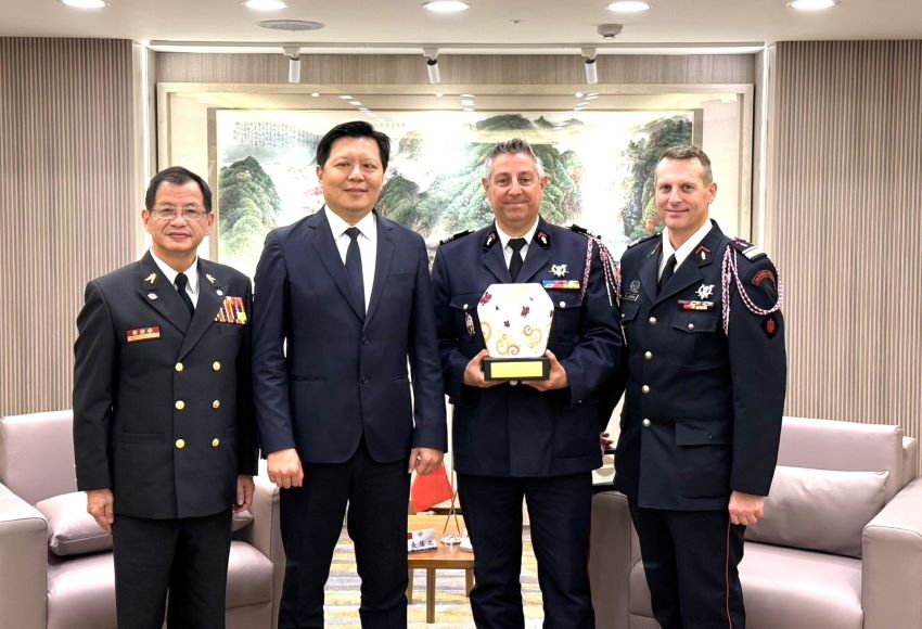 《圖說》法國消防官高等學院校長拜會新北市朱惕之副市長。〈消防局提供〉