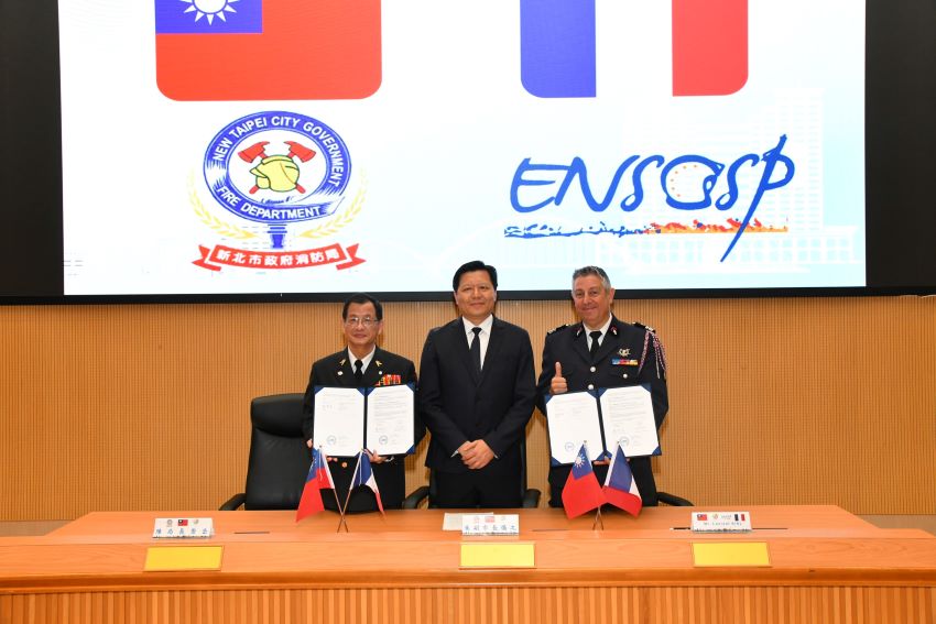 《圖說》新北市朱惕之副市長見證新北市政府消防局與法國消防官高等學院簽署MOU。〈消防局提供〉