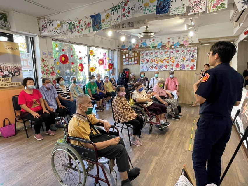 交通安全人人有責 海山警宣導長者注意事項 3 《圖說》海山警強調交通安全不分年齡,每一位市民都是道路安全的重要一環。〈海山分局提供〉