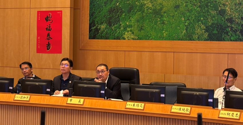 《圖說》侯友宜談到隨著第二波少子化的到來，市府也結合各局處跨機關推動友善婚育政策，讓年輕朋友敢婚、樂生、能養。〈民政局提供〉