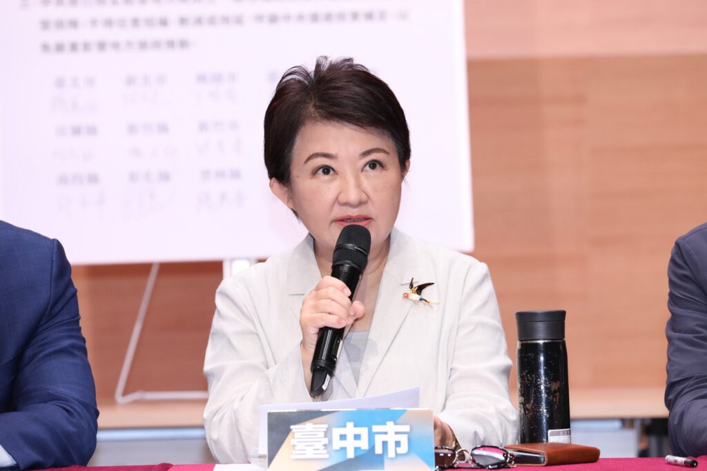 三大訴求捍衛地方財政 盧秀燕號召15縣市籲中央以民為念 2 %E7%9B%A7%E5%B8%82%E9%95%B7%E8%99%9F%E5%8F%AC15%E7%B8%A3%E5%B8%82%E7%AB%99%E5%87%BA%E4%BE%86 %E4%B8%89%E5%A4%A7%E8%A8%B4%E6%B1%82%E6%8D%8D%E8%A1%9B%E5%9C%B0%E6%96%B9%E8%B2%A1%E6%94%BF %E5%91%BC%E7%B1%B2%E4%B8%AD%E5%A4%AE%E4%BB%A5%E6%B0%91%E7%82%BA%E5%BF%B5 2