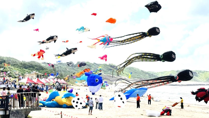《圖說》來自各國的特色造型風箏、軟體風箏、特技風箏，即將豐盛北海岸的天空。〈石門區公所提供〉