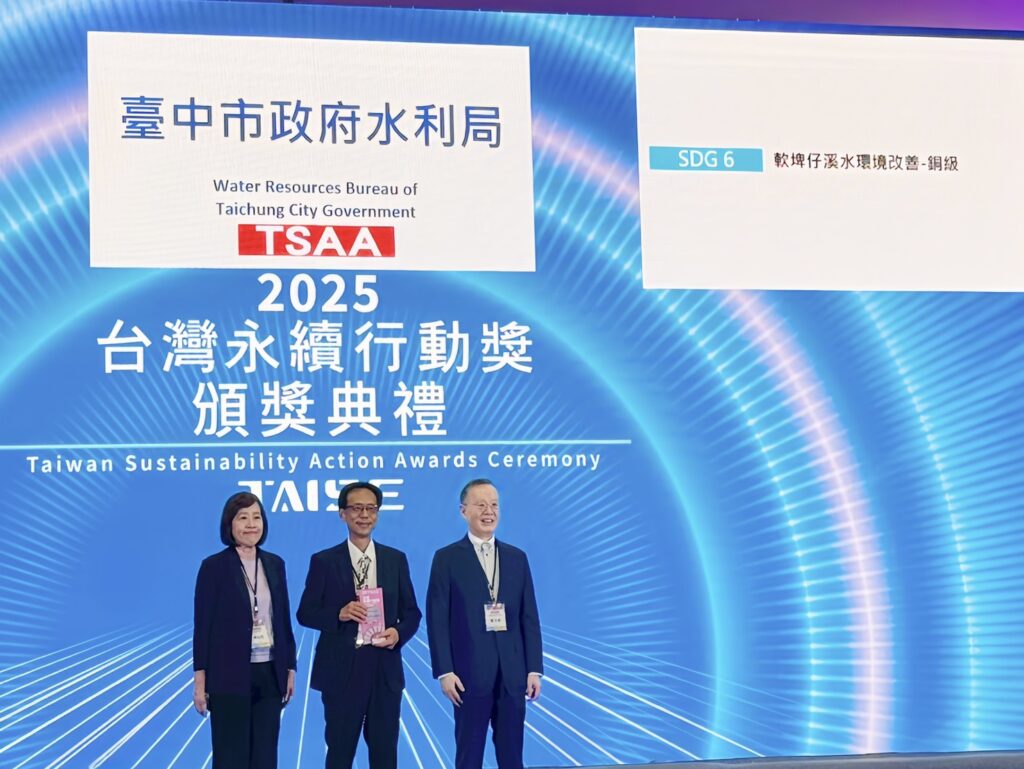 軟埤仔溪得獎常勝軍 中市水利局水環境治獲「台灣永續行動獎」肯定 1 %E8%87%BA%E4%B8%AD%E5%B8%82%E6%94%BF%E5%BA%9C%E6%B0%B4%E5%88%A9%E5%B1%80%E4%BB%A5 %E8%BB%9F%E5%9F%A4%E4%BB%94%E6%BA%AA%E6%B0%B4%E7%92%B0%E5%A2%83%E6%94%B9%E5%96%84%E5%B7%A5%E7%A8%8B %E6%A6%AE%E7%8D%B2 %E7%92%B0%E5%A2%83%E6%B0%B8%E7%BA%8C%E9%9D%A2%E5%90%91 sdg6 %E9%8A%85%E7%8D%8E%E8%82%AF%E5%AE%9A