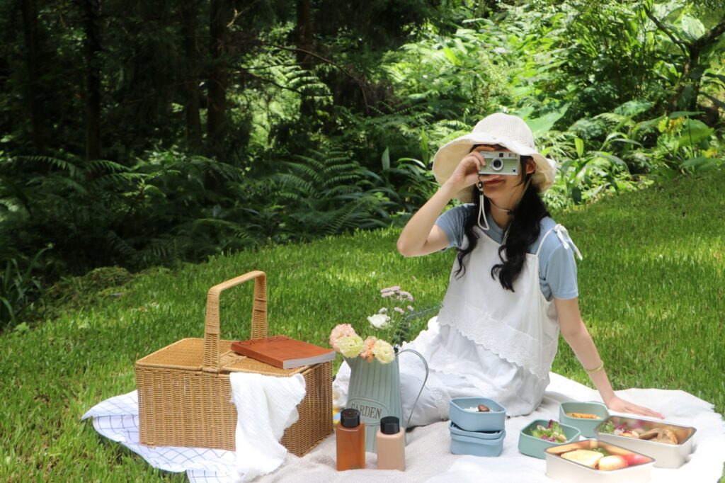 %E8%96%B0%E8%A1%A3%E8%8D%89%E6%A3%AE%E6%9E%97%E6%8E%A8%E5%87%BA%E9%A0%90%E7%B4%84%E5%88%B6%E7%9A%84%E7%B4%85%E9%85%92%E7%87%89%E7%89%9B%E8%82%89%E9%9B%99%E4%BA%BA%E9%87%8E%E9%A4%90%E7%B1%83%EF%BC%8C%E9%81%8A%E5%AE%A2%E5%8F%AF%E8%A6%AA%E8%87%AA%E6%8F%90%E8%91%97%E9%87%8E%E9%A4%90%E7%B1%83%E6%8C%91%E9%81%B8%E5%96%9C%E6%84%9B%E7%9A%84%E8%A7%92%E8%90%BD%E7%94%A8%E9%A4%90%EF%BC%8C%E5%94%AE%E5%83%B91250%E5%85%83%E3%80%82