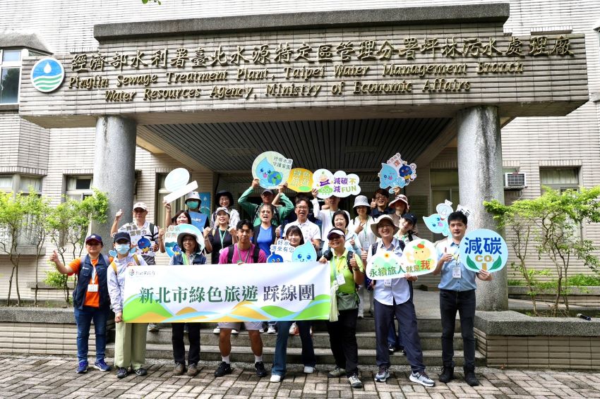 《圖說》觀光旅遊局楊宗珉局長（中排右3）、臺北水源特定區管理分署劉秀鳳分署長（中排右4）與媒體朋友及旅遊業者齊聚坪林，開啟新北市綠色旅遊新里程碑。〈觀旅局提供〉