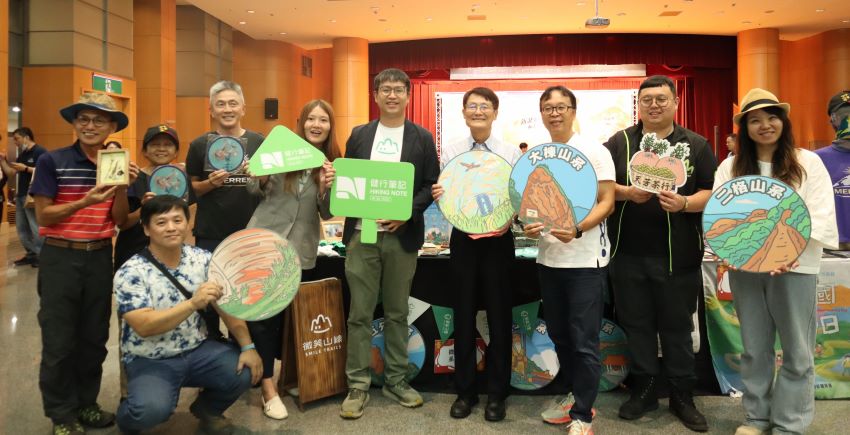 新北好個秋登場 跨局處42活動多元體驗美不勝收 4 《圖說》現場也有微笑山線在地夥伴共同推廣,走進山林探訪小鎮。〈觀旅局提供〉