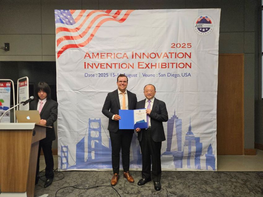 《圖說》龍華科大林宗新師生團隊，參加美國創新發明展榮獲金牌獎殊榮。（龍華科大提供）
