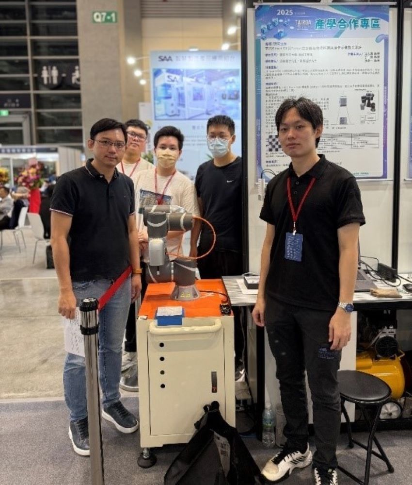 《圖說》龍華科大機械系研究生張宸愷出席台灣智慧自動化與機器人協會（TAIROA）產學合作展。〈龍華科大提供〉