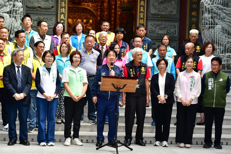 賴清德總統蒞臨伸港福安宮參香祈福　王縣長不忘宣傳把握機會來看設計展