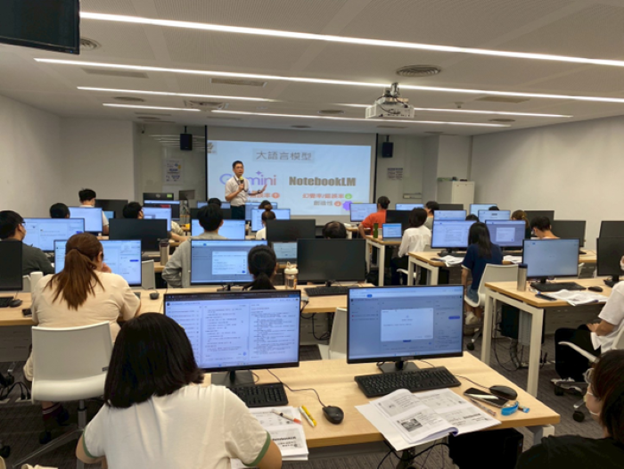 《圖說》2025年「AI神隊友上線:5款神器解鎖職場神操作!」課程畫面。〈青年局提供〉